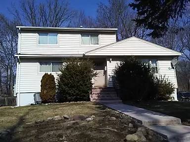 Main picture of 9 Hedgerow Ln