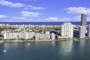 Main picture of South Bay Club