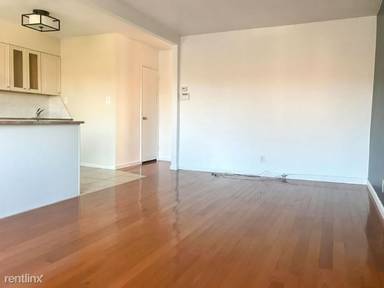 Main picture of 2233 E 63rd St