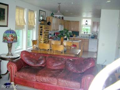 Main picture of 100 Lakeside Ct