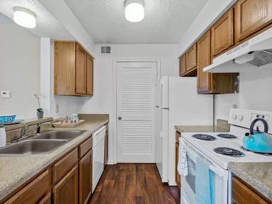 Main picture of The Retreat at Woodlands Apartments