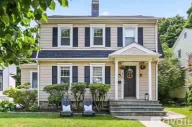 Main picture of 275 Euclid Ave
