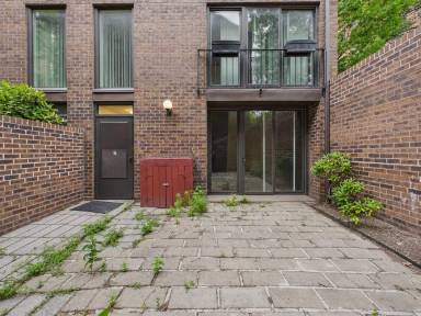 Main picture of 1 Saint James Ct