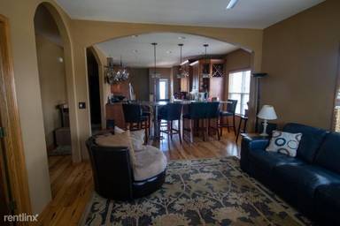 Main picture of 120 E Iowa Ave