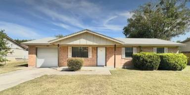 Main picture of 2905 Persimmon Dr