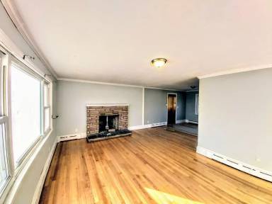 Main picture of 280 Mapleridge Dr