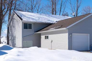 Main picture of 224 Lakeview Dr