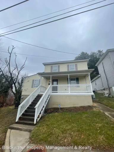 Main picture of 96 Willow St