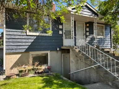 Main picture of 2901 E Wellesley Ave