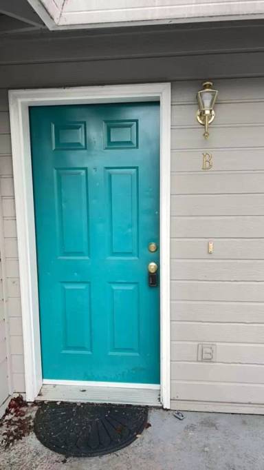 Main picture of 883 Valley View Dr
