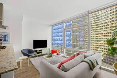 Main picture of 383 E Ohio St