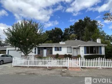 Main picture of 961 Aura Way