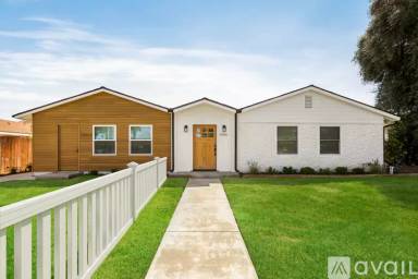 Main picture of 23046 Saticoy St