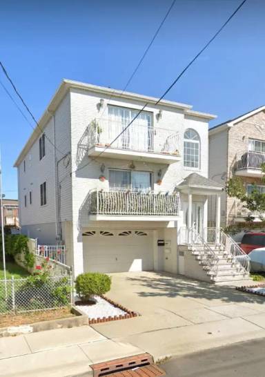 Main picture of 421 Loomis St