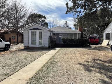 Main picture of 2207 32nd St