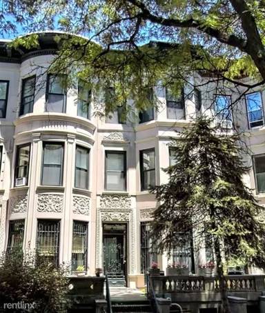 Main picture of 1745 Caton Ave