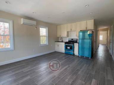 Main picture of 2996 Otis Ave