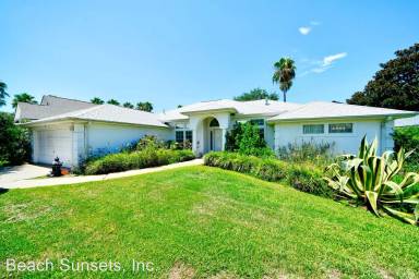 Main picture of 373 S Shore Dr