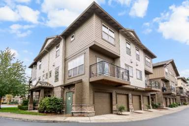 Main picture of 694 NE Roydon Ln