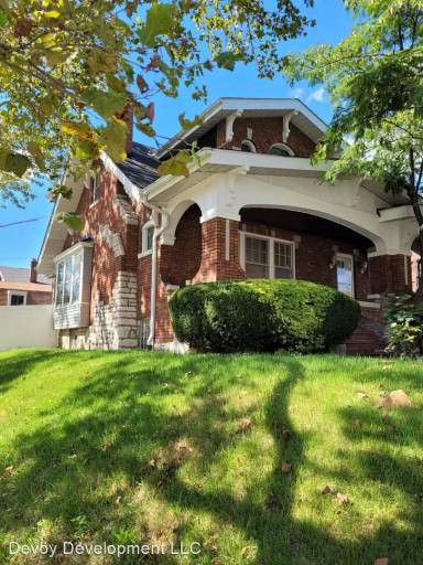 Main picture of 5825 S Grand Blvd