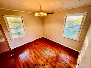 Main picture of 1033 W 33rd St