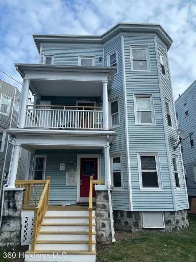 Main picture of 12 Leslie St