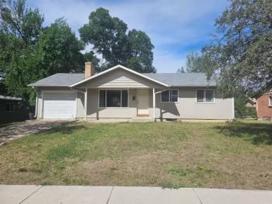 Main picture of 1025 Castlerock Dr