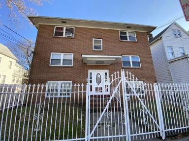 Main picture of 22 Howard Street - 3