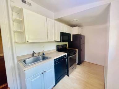 Main picture of 305 Falmouth St