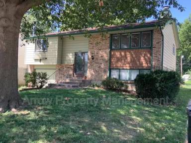 Main picture of 1925 Manor Ct