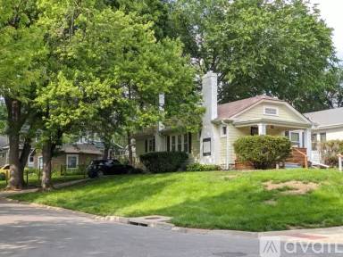 Main picture of 600 E 61st Ter