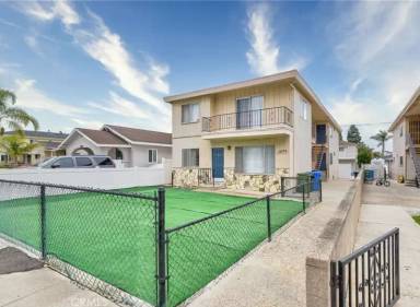 Main picture of 1079 W 25th St