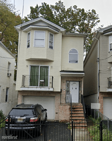 Main picture of 16 Sunset Ave