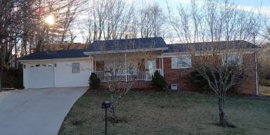 Main picture of 4 Broadwood Cir