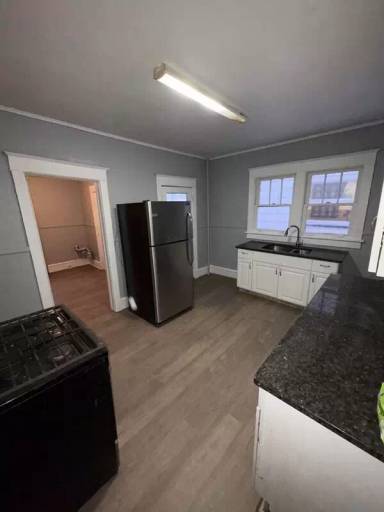 Main picture of 21 Edison St