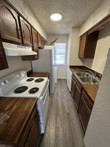 Main picture of 1700 SE Barlow Dr