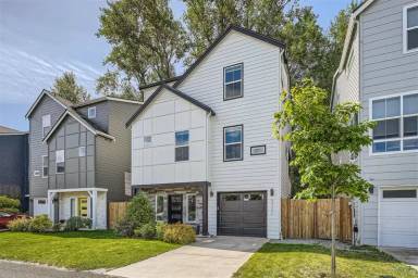 Main picture of 9732 Lindsay Pl S