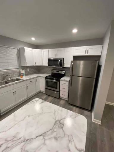 Main picture of 127 Larchwood Ct