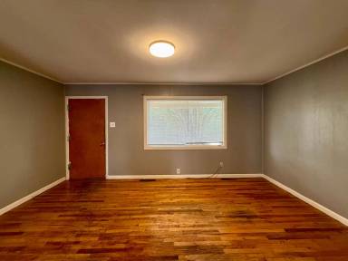 Main picture of 4576 S Osage Ave