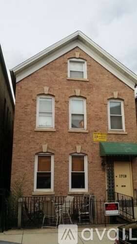 Main picture of 1718 W Beach Ave
