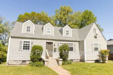 Main picture of 409 Derby St