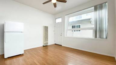 Main picture of 321 Pier Ave