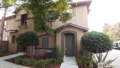 Main picture of 425 S Meadowbrook Dr Townhomes