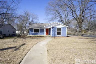 Main picture of 2102 W 2nd Ave