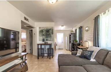 Main picture of 2115 W Wilshire Dr