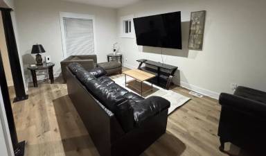 Main picture of 220 W Buena Vista St