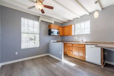 Main picture of 1926 N Fremont Ave