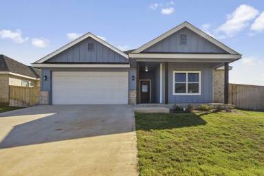 Main picture of 7613 Lake Ridge Pkwy