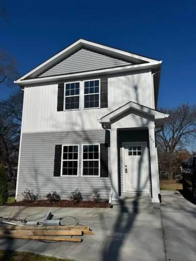 Main picture of 402 E Bledsoe St