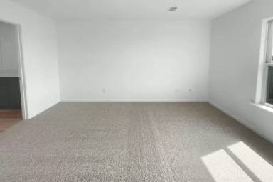 Main picture of 400 Lynn St